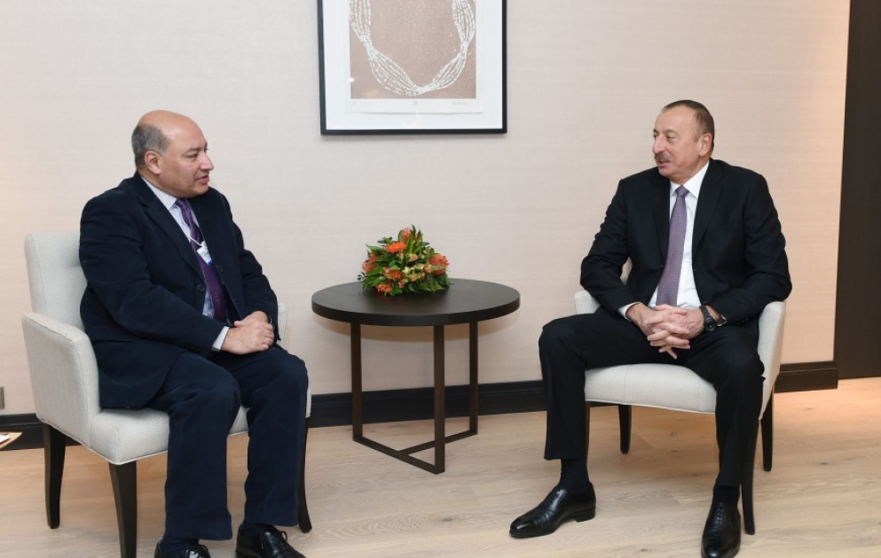 Davos: entretien du président azerbaïdjanais Ilham Aliyev avec le président de la BERD