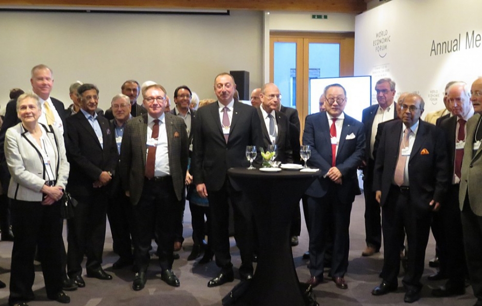 Une réception offerte en l’honneur des participants du Forum économique mondial 
Le président Ilham Aliyev a été présent à la réception