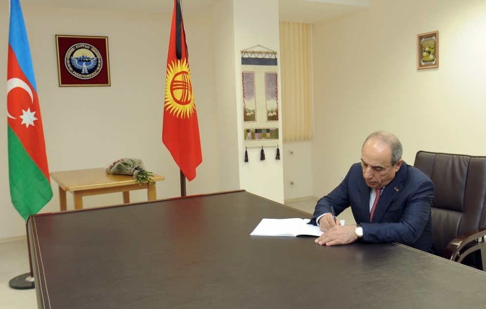 Qırğızıstanın Azərbaycandakı səfirliyində başsağlığı kitabı açılıb
