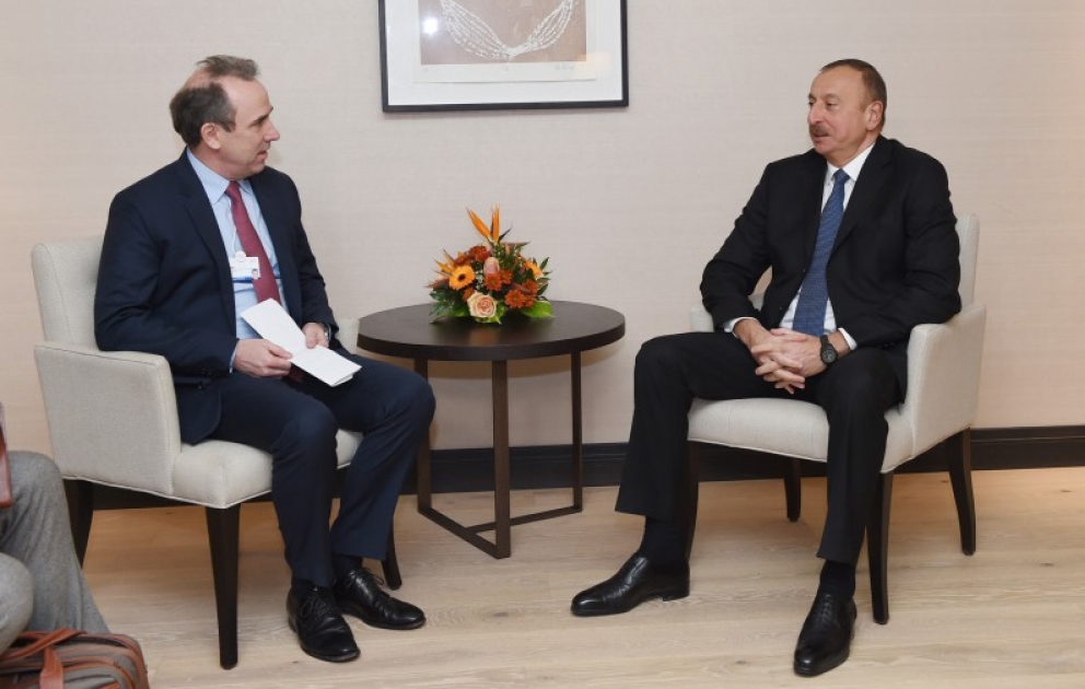 Prezident İlham Əliyev Davosda “LafargeHolcim” şirkətlər qrupunun rəhbəri ilə görüşüb