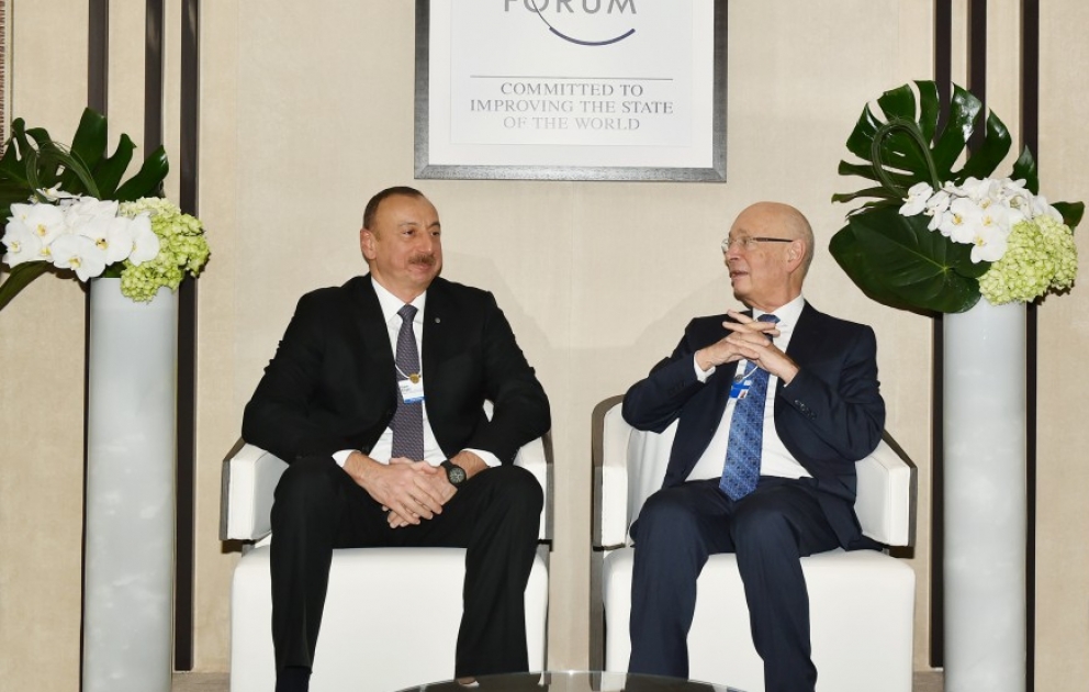 Davos: entretien du président Ilham Aliyev avec Klaus Schwab, le directeur du Forum