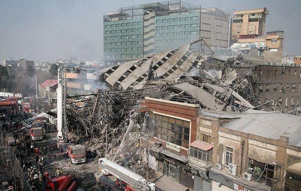 Tehranda hündür binanın uçması nəticəsində azı 30 yanğınsöndürən həlak olub
