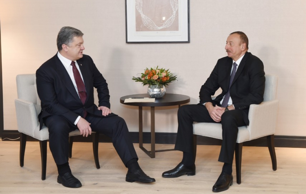 Treffen zwischen Präsident Ilham Aliyev und Präsident Petro Poroschenko in Davos