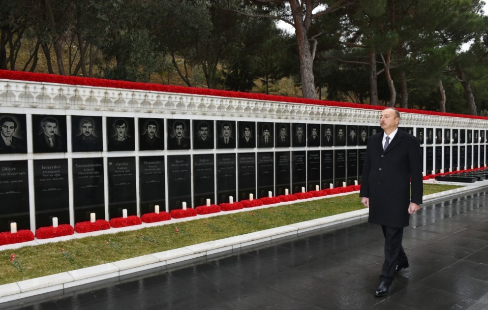 Die blutigen Januarereignisse jähren sich zum 20 Mal
Aserbaidschans Präsident Ilham Aliyev besucht Märtyrerallee