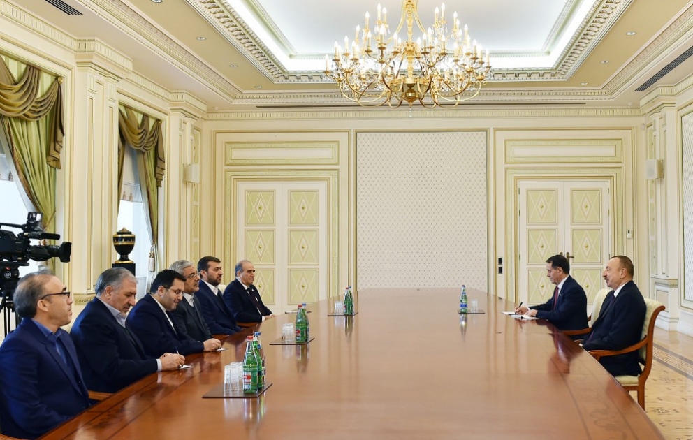 Präsident Ilham Aliyev empfängt eine Delegation um Gouverneur der iranischen Provinz West-Aserbaidschan