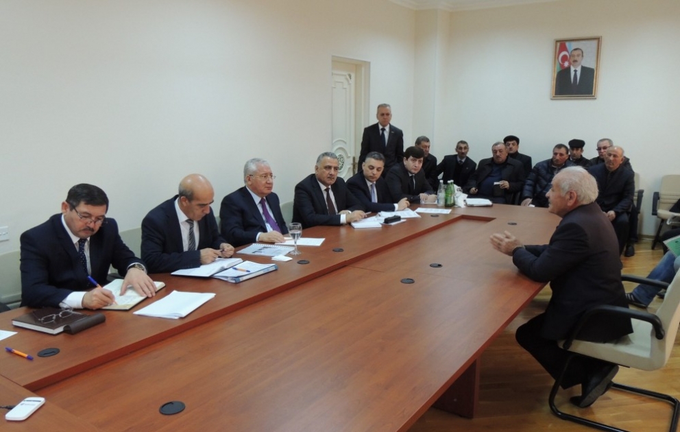 Министр сельского хозяйства встретился с гражданами в Барде