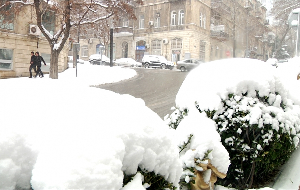 Schneebilder aus Baku