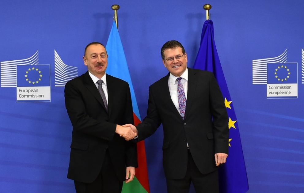 Präsident Ilham Aliyev trifft sich mit Vizepräsident der Europäischen Kommission für Energieunion in Brüssel