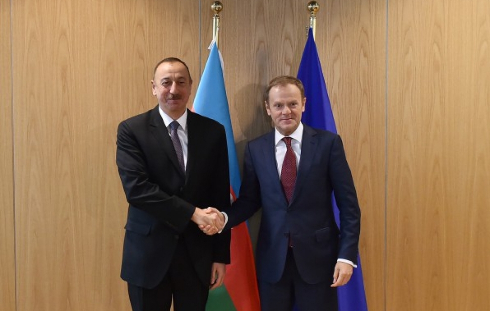 Azərbaycan Prezidenti İlham Əliyev Avropa İttifaqı Şurasının prezidenti Donald Tusk ilə görüşüb  Görüşdən sonra dövlətimizin başçısı və Aİ Şurasının prezidenti mətbuata birgə bəyanatla çıxış ediblər