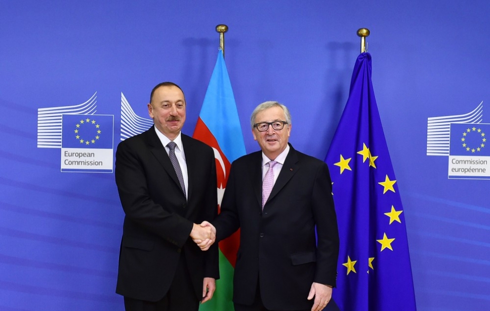 Präsident Ilham Aliyev trifft sich mit Präsident der Europäischen Kommission Jean-Claude Juncker