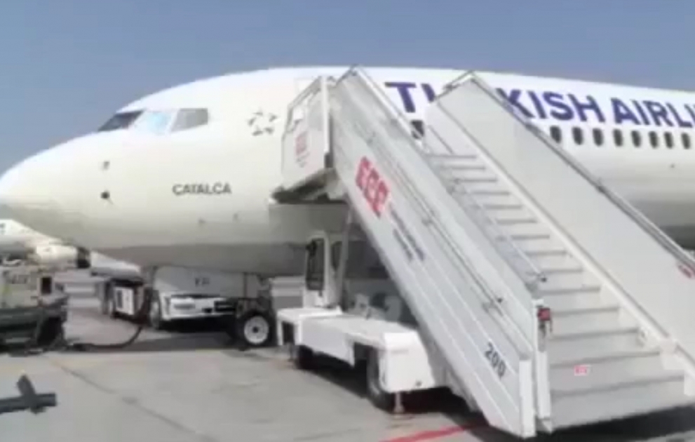 Avtobus təyyarəyə çırpıldı - İstanbulda