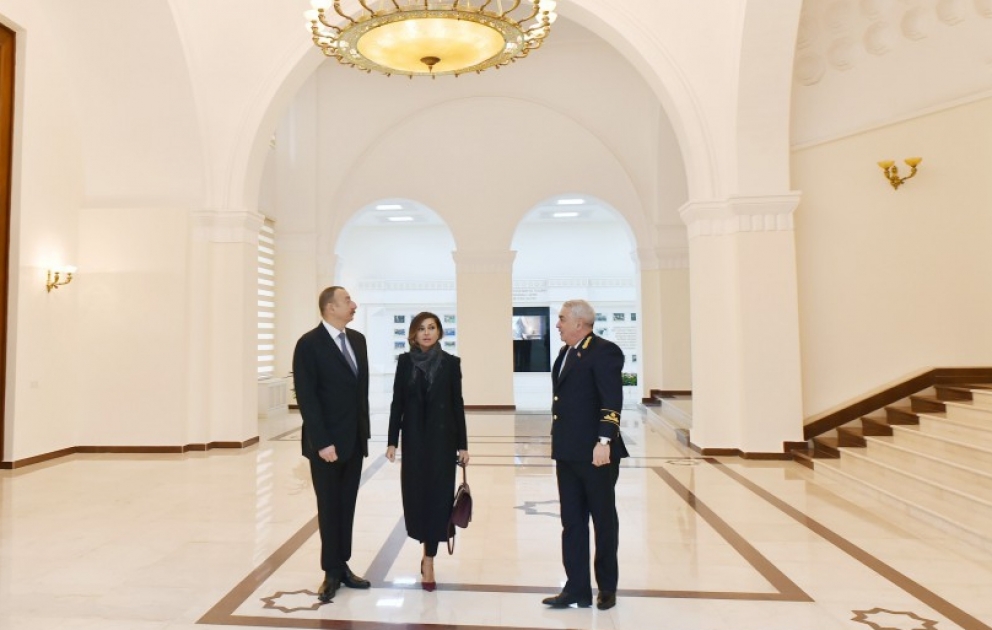 Prezident İlham Əliyev “Azərbaycan Dəmir Yolları” QSC-nin inzibati binasında yaradılan şəraitlə tanış olub