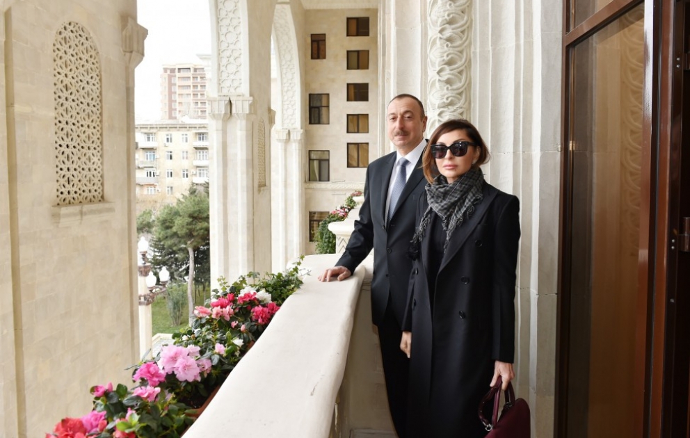 Le président de la République inspecte les travaux effectués dans le bâtiment administratif de la Société des Chemins de fer d’Azerbaïdjan