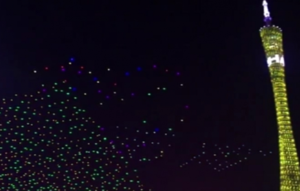 1000 dron eyni anda səmaya qalxdı