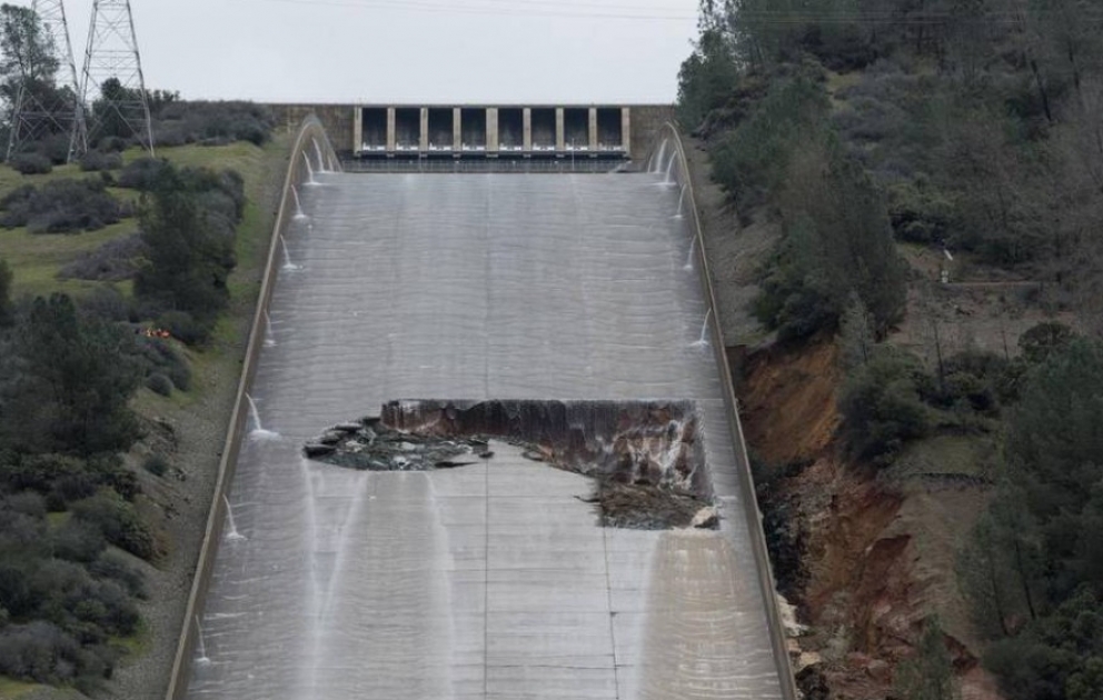 Kaliforniya “Oroville” bəndində yaranan təhlükəyə görə prezidentdən yardım istəyib