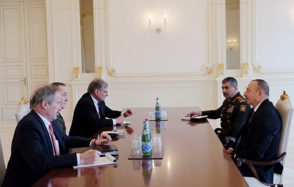 Präsident Ilham Aliyev empfängt Delegation um Vorsitzenden des Ausschusses der Vereinigten Stabschefs von Vereinigten Staaten