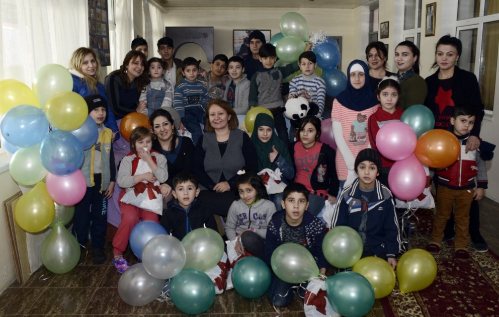 Eine Gruppe von AZERTAC-Mitarbeitern besucht Kinderheim "Umid Yeri"