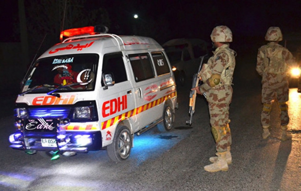 Pakistan Sexvan Şərifdə baş verən terror aktından sonra Əfqanıstanla sərhədi bağlayıb