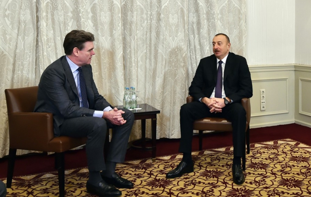 Präsident Ilham Aliyev trifft mit Vorstandsvorsitzenden von MAN SE