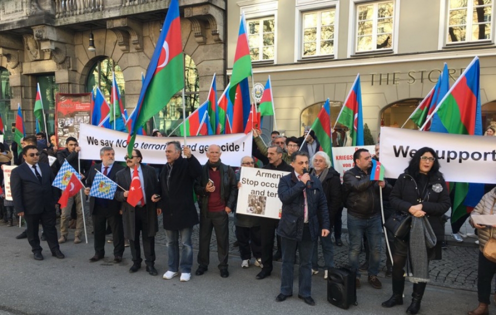 Munich : rassemblement de protestation des Azerbaïdjanais en Europe pour les 25 ans du génocide de Khodjaly