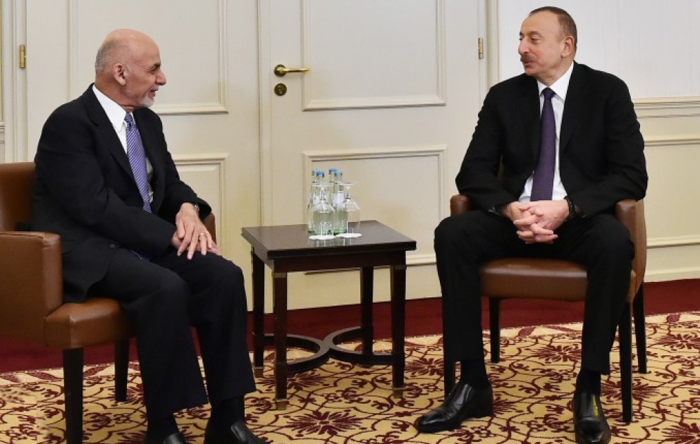 Präsident Ilham Aliyev trifft sich mit seinem afghanischen Amtskollegen Mohommed Aschraf Ghani