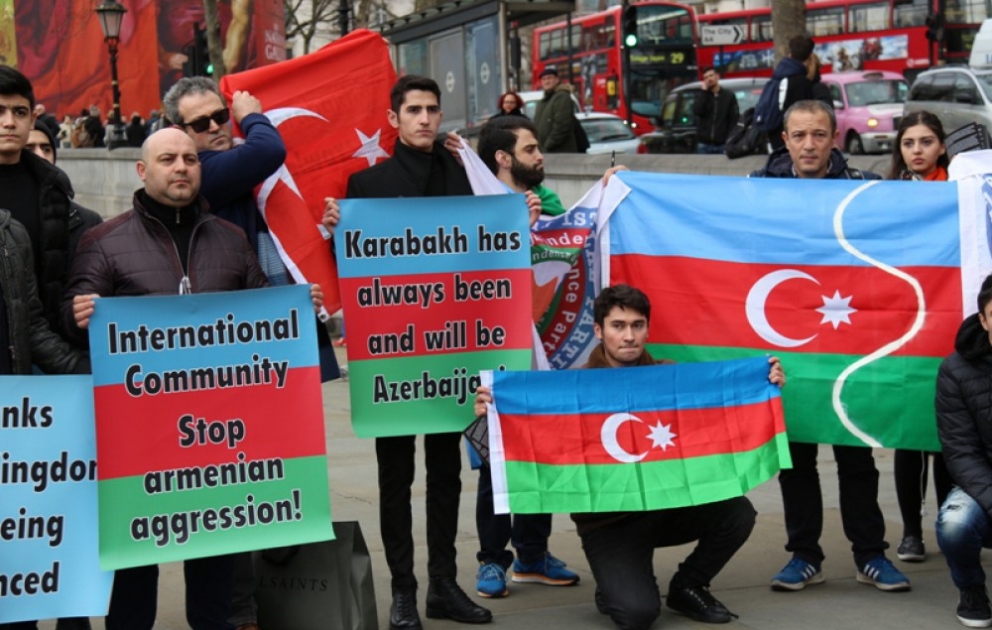 Xocalı soyqırımının 25-ci ildönümü ilə əlaqədar Londonda yürüş-mitinq keçirilib