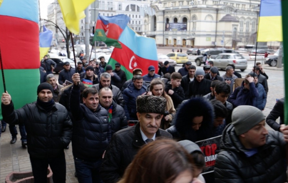 Kiyevdə Ermənistan səfirliyi qarşısında etiraz aksiyası olub