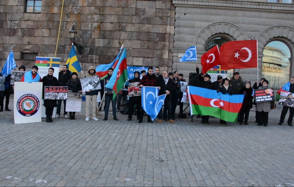 Xocalı soyqırımının 25-ci ildönümü ilə bağlı İsveç Parlamentinin qarşısında aksiya keçirilib