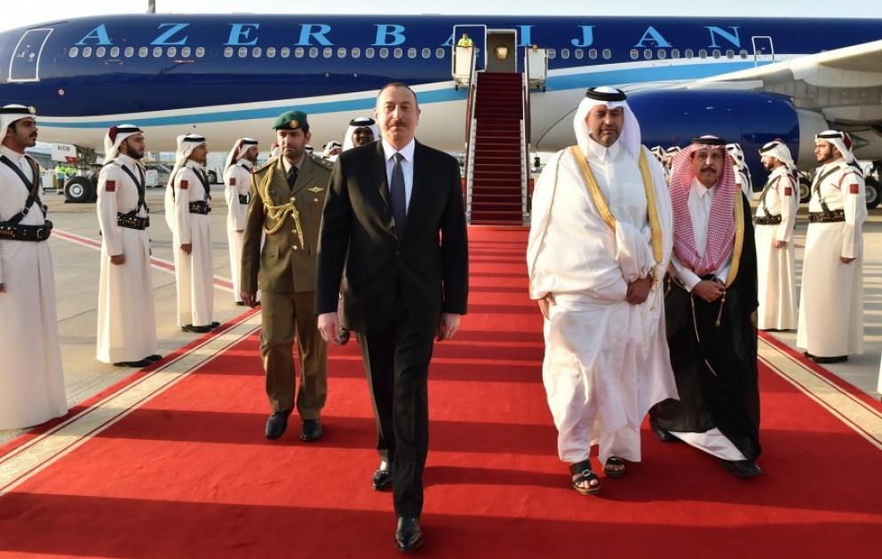 Le président Ilham Aliyev arrive au Qatar pour une visite officielle