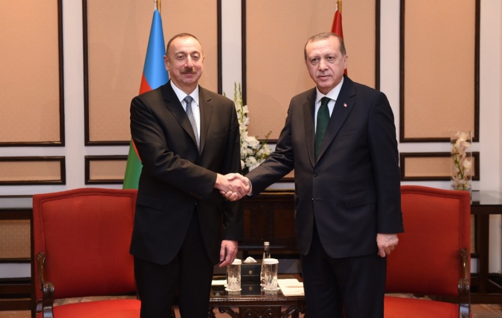 Azərbaycan Prezidenti İlham Əliyevin Türkiyə Prezidenti Rəcəb Tayyib Ərdoğan ilə İslamabadda görüşü olub