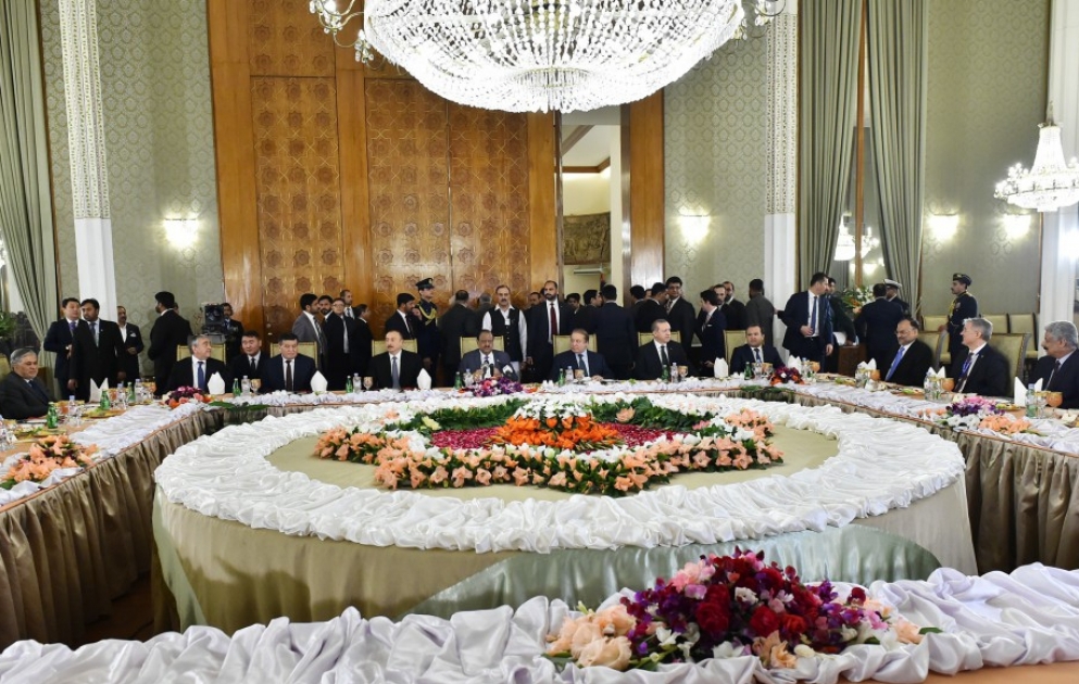 Prezident İlham Əliyev Pakistan dövlətinin başçısı adından verilən şam yeməyində iştirak edib