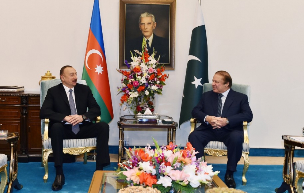 Präsident Ilham Aliyev trifft sich mit Pakistans Premierminister