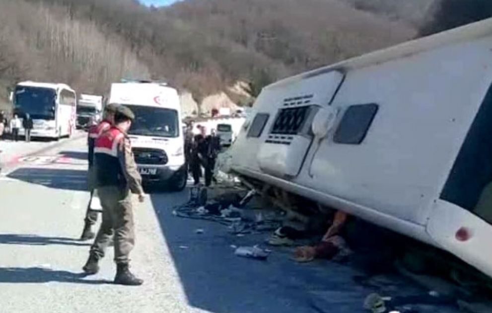 В Турции автобус потерпел аварию, погибли 5, ранены 35 человек