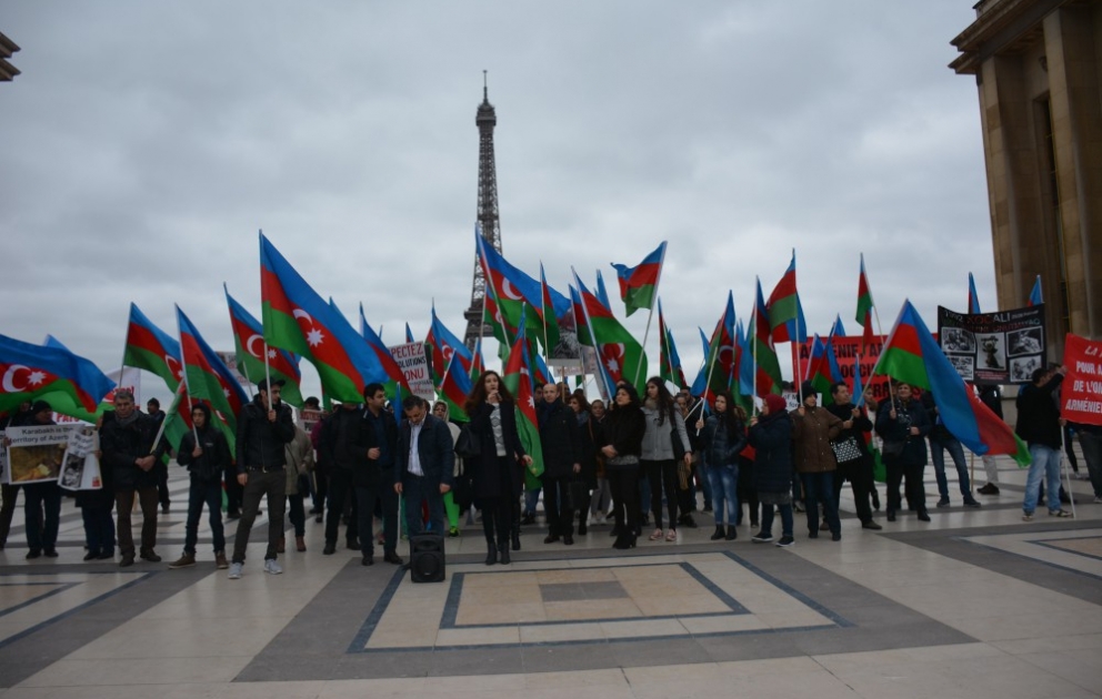 La diaspora azerbaïdjanaise proteste contre la visite du président arménien en France