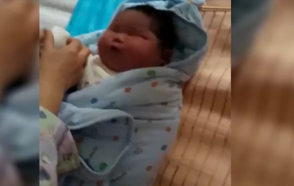 Çində 6,7 kq çəkidə uşaq doğulub