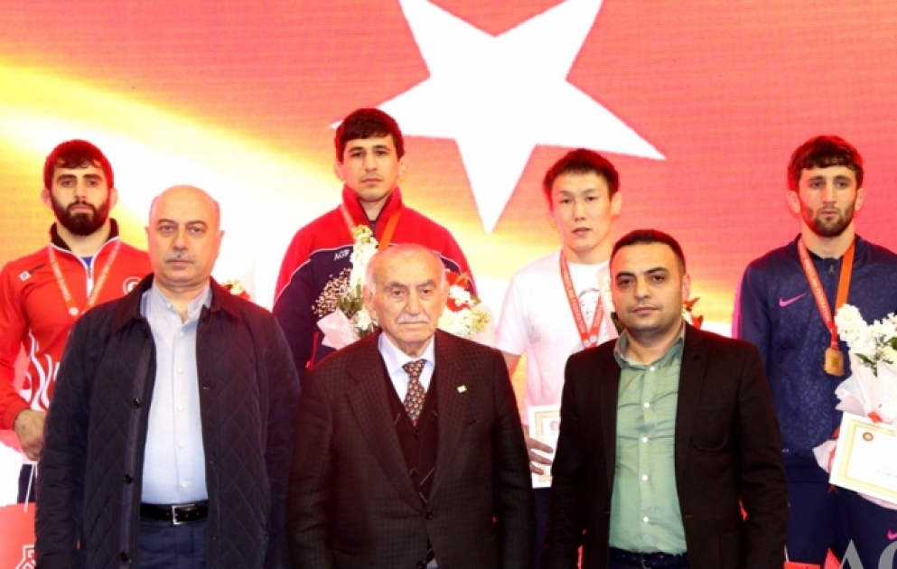 Sərbəst güləşçilərimiz Türkiyədə 2 qızıl və 1 gümüş medal qazanıb