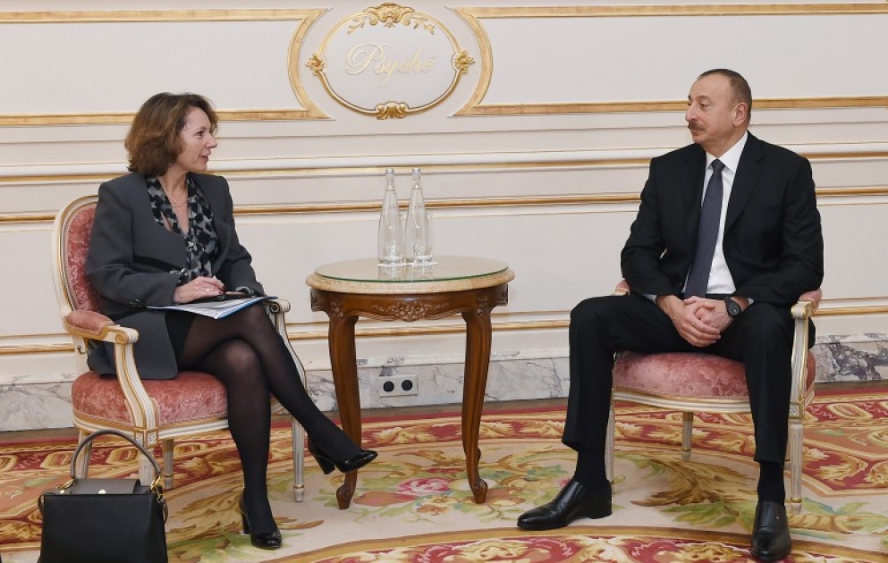 Prezident İlham Əliyevin Parisdə “SUEZ” qrupun baş direktorunun müavini ilə görüşü olub