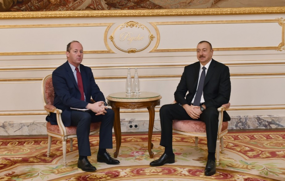 Entretien du président Ilham Aliyev avec le directeur des activités spatiales d’Airbus Group