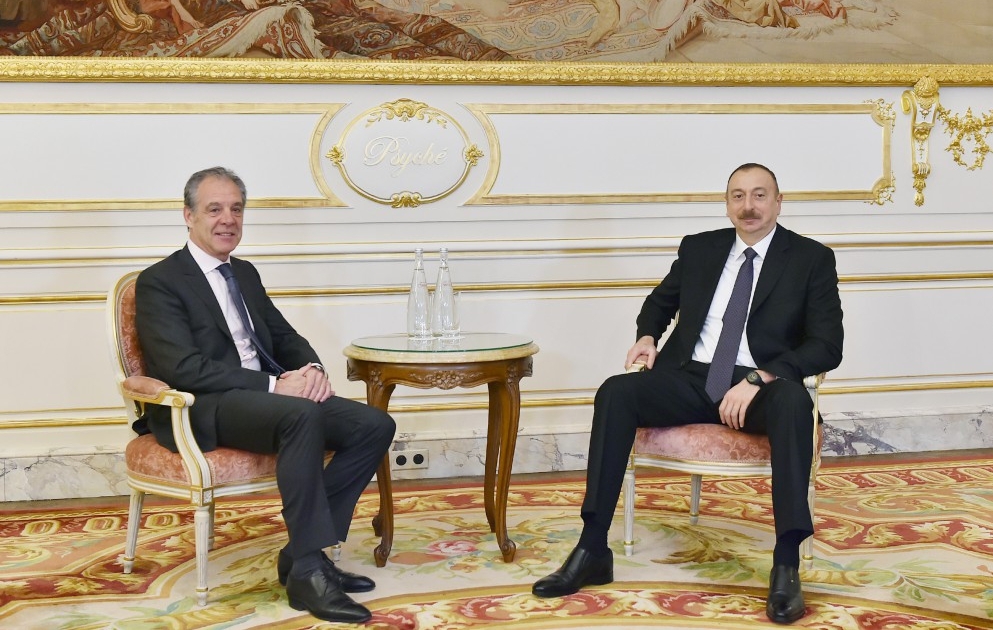Präsident Ilham Aliyev trifft mit CEO der Gruppe “CIFAL“ in Paris zusammen