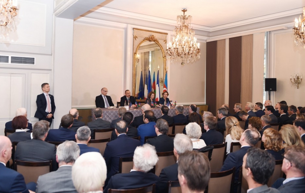 Paris: le président Ilham Aliyev rencontre les membres du conseil d’affaires du MEDEF