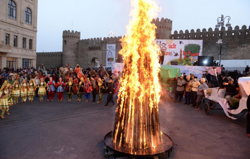 Bakıda Novruz tonqalı yandırıldı