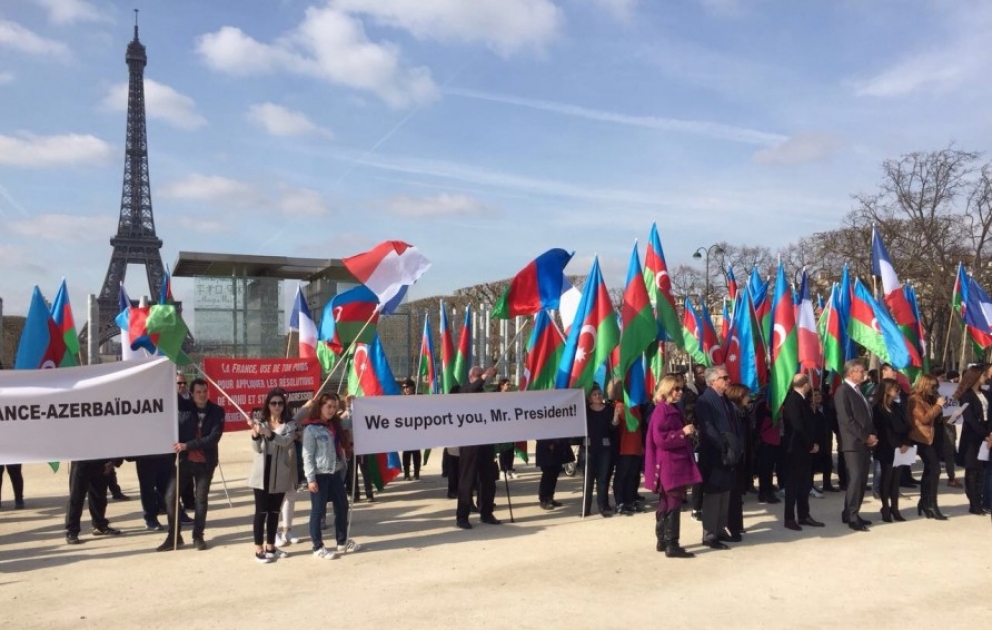 Parisdə Azərbaycan Prezidenti İlham Əliyevə dəstək aksiyası keçirilib
