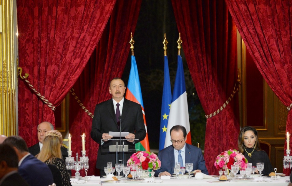 Paris: un dîner officiel en l’honneur du président azerbaïdjanais Ilham Aliyev