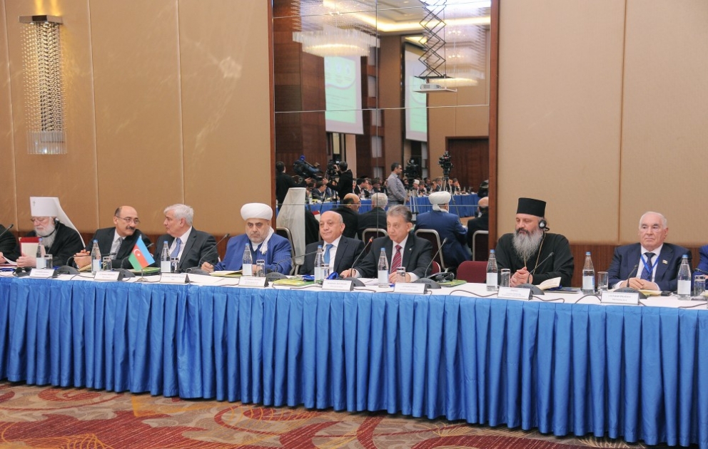 Bakıda "İslam həmrəyliyi - zamanın çağırışı" mövzusunda beynəlxalq konfrans keçirilib