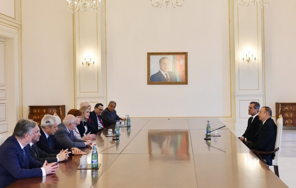 Президент Ильхам Алиев принял делегацию Правления Международного центра Низами Гянджеви