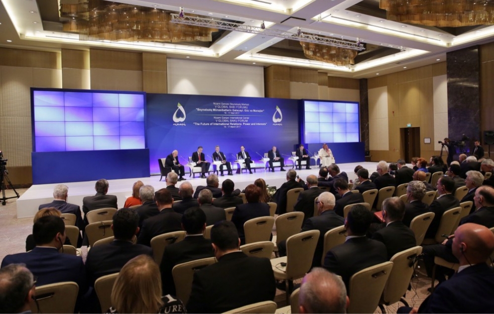 Beşinci Qlobal Bakı Forumu rəsmi hissədən sonra işini iclaslar və plenar sessiyalarla davam etdirib