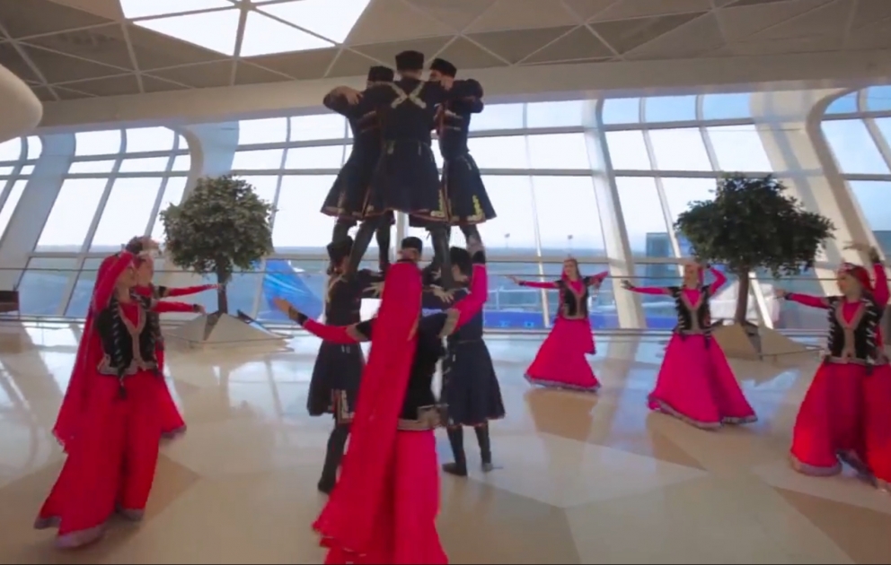 Heydər Əliyev Beynəlxalq Aeroportunda qaytağı rəqsi