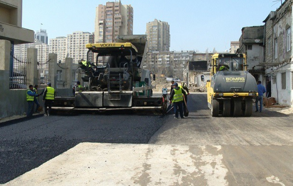 Balababa Məcidov və Abdulla Şaiq küçələrinə asfalt-beton örtük döşənir