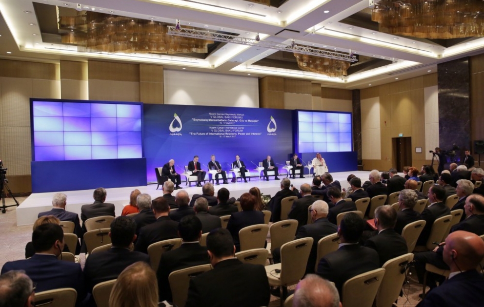 V. Globales Baku Forum setzt seine Arbeit mit Sitzung zum Thema "Zukunft der internationalen Beziehungen" fort