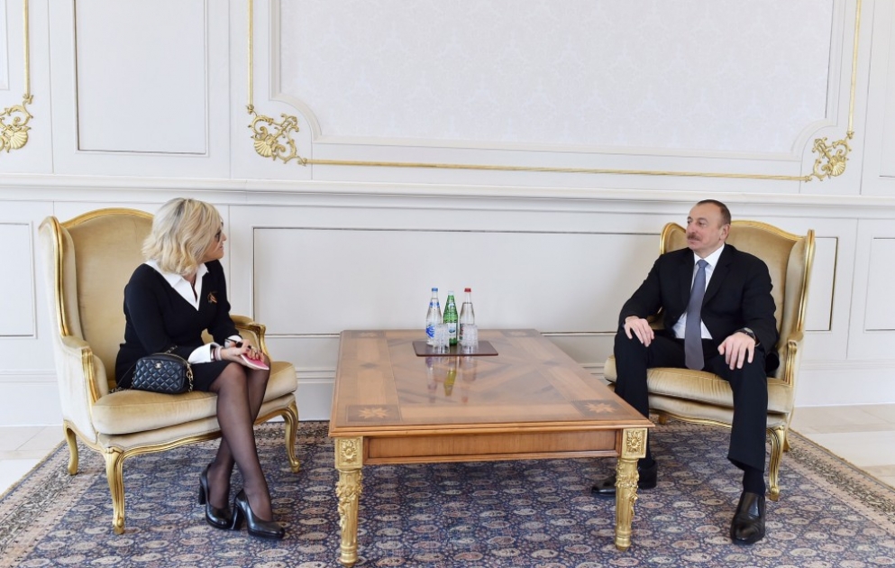 Präsident Ilham Aliyev empfängt neue portugiesische Botschafterin zur Entgegennahme des Beglaubigungsschreibens